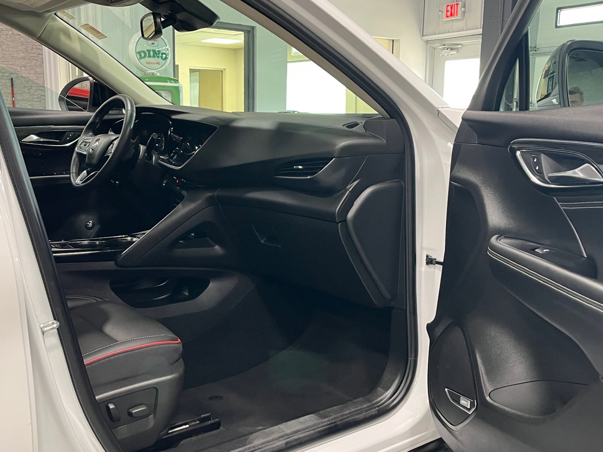 Certified 2022 Buick Envision Essence w/ Technology Package I image 9