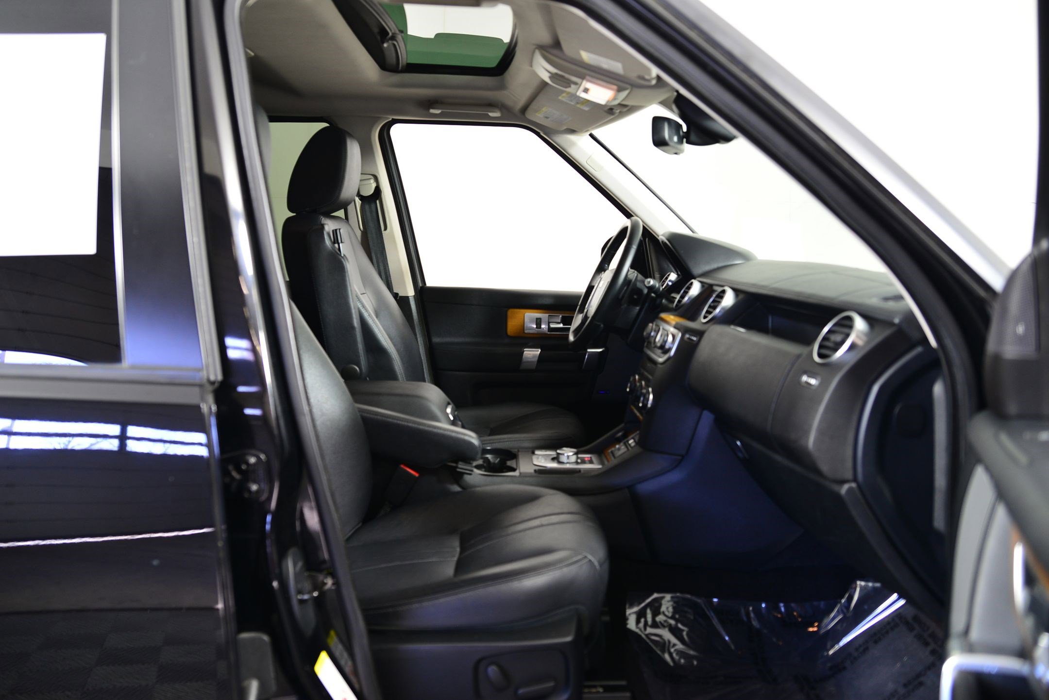 Used 2016 Land Rover LR4 image 16