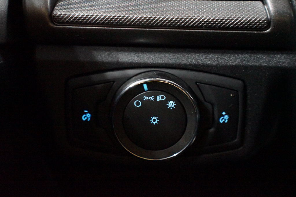 Used 2020 Ford Fusion SE FWD image 23