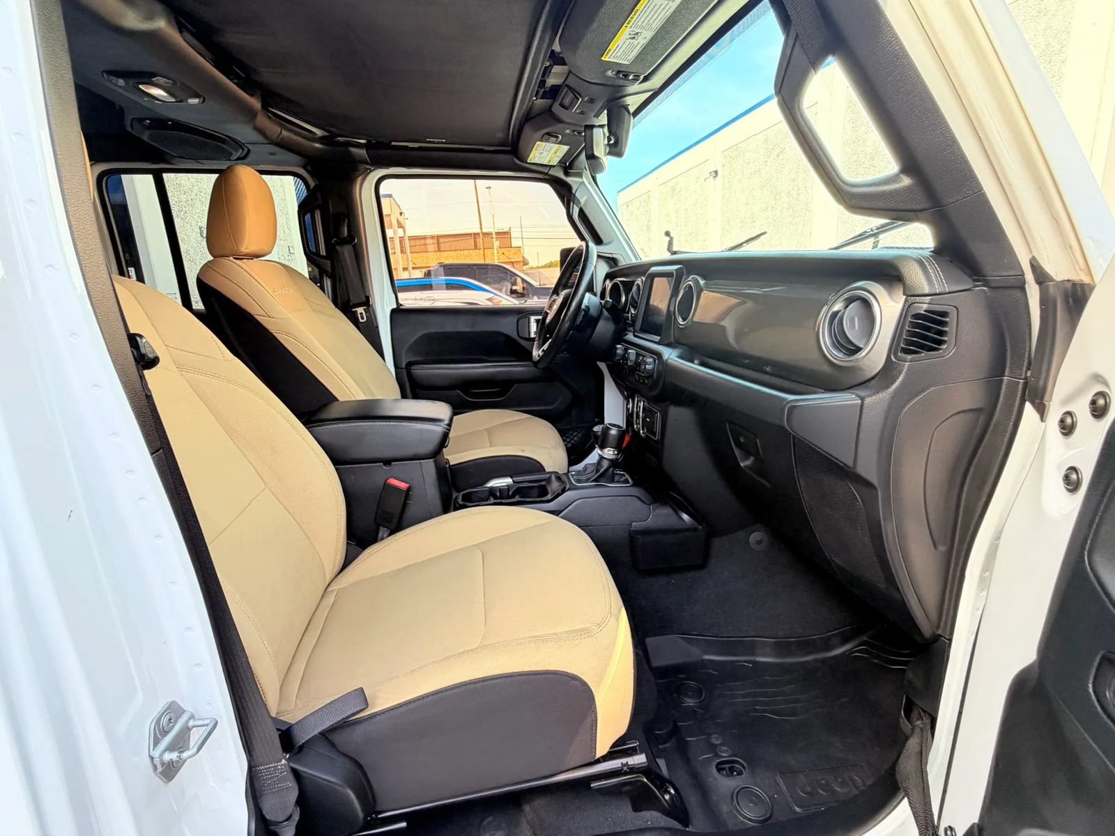 Used 2018 Jeep Wrangler Unlimited Sahara AWD/4WD image 30
