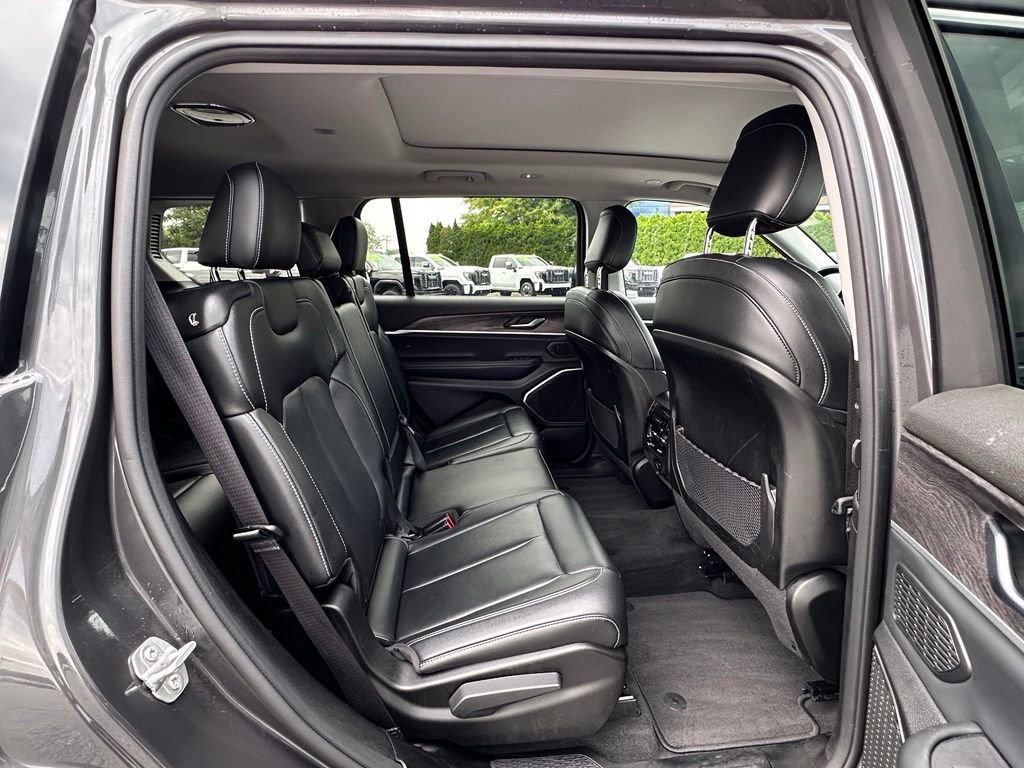Used 2022 Jeep Grand Cherokee L Limited AWD/4WD image 17