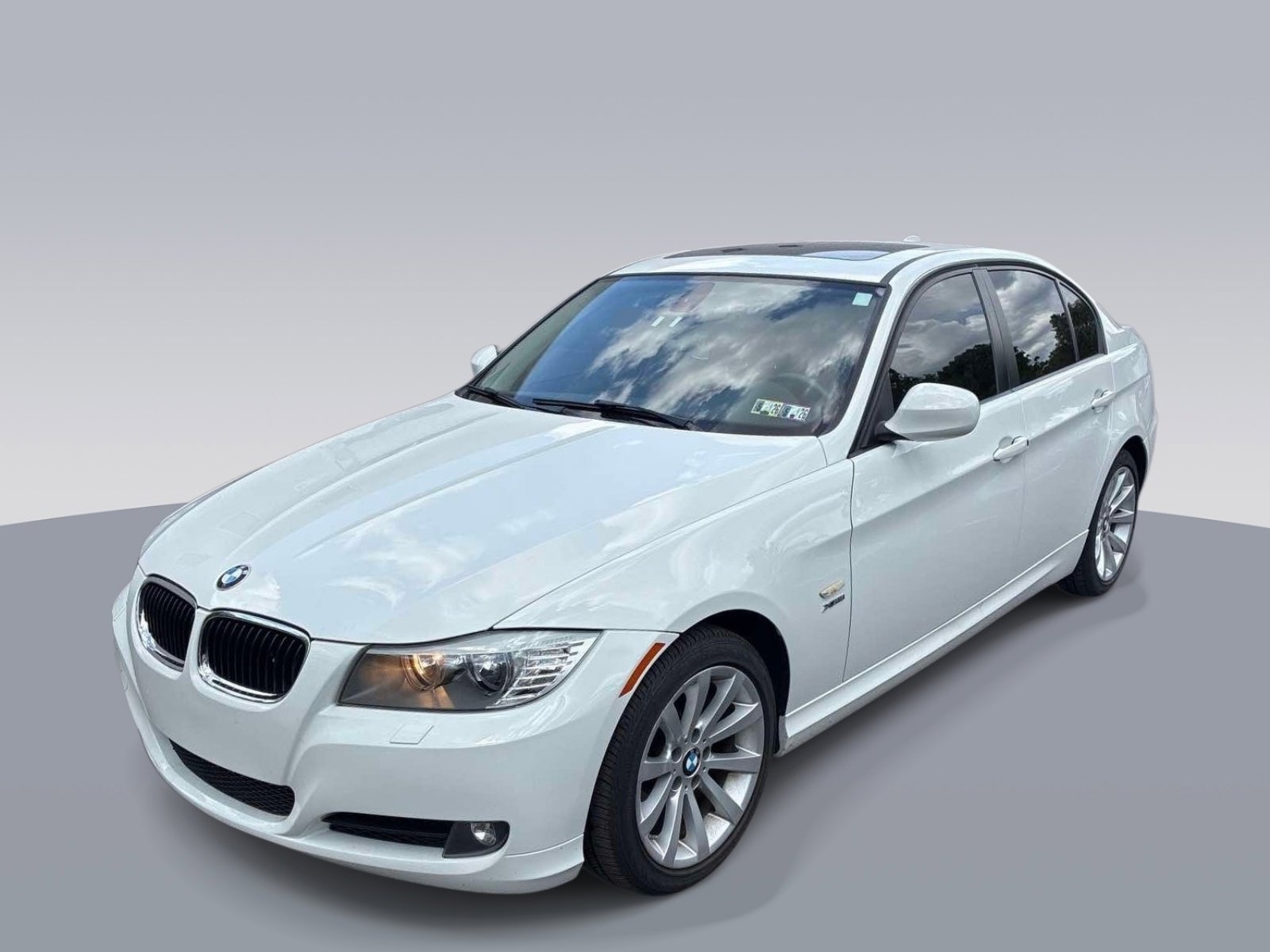 Used 2011 BMW 328i xDrive Sedan AWD/4WD image 2