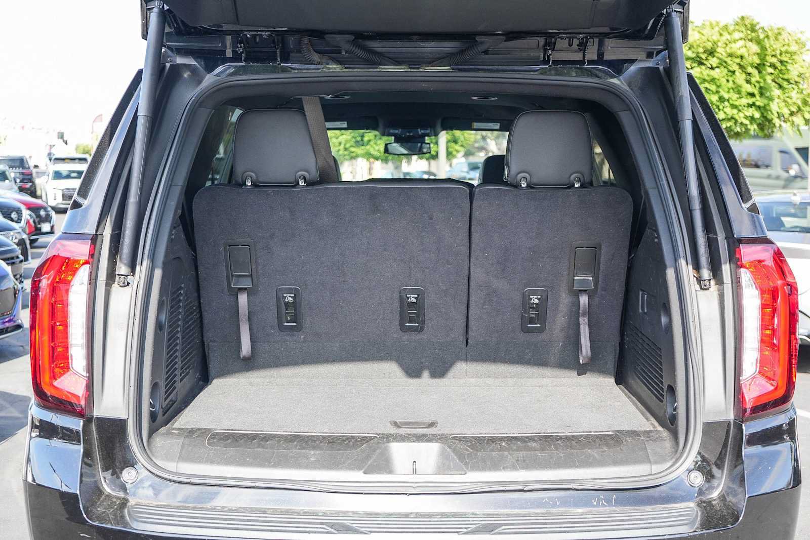 Used 2024 GMC Yukon SLT AWD/4WD image 27