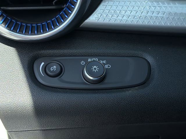 Used 2026 Chevrolet Trax LT w/ Sunroof Package image 32