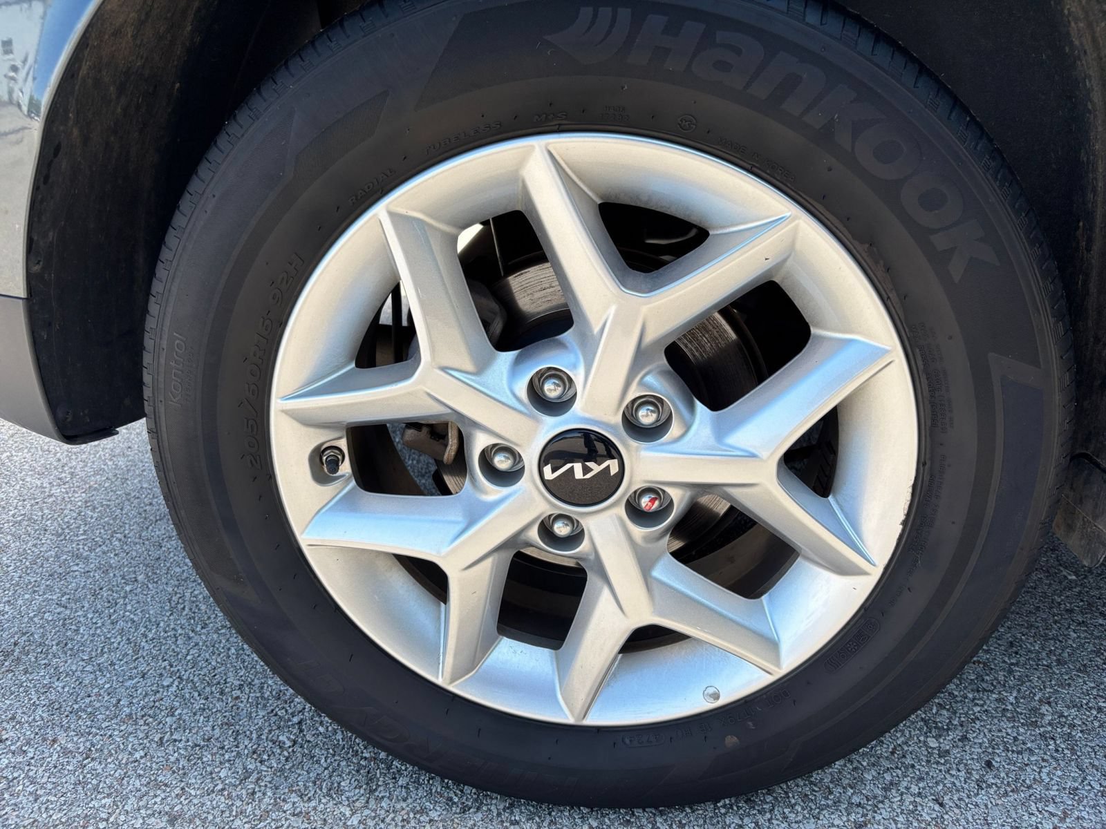 Used 2025 Kia Soul LX w/ LX Technology Package FWD image 27