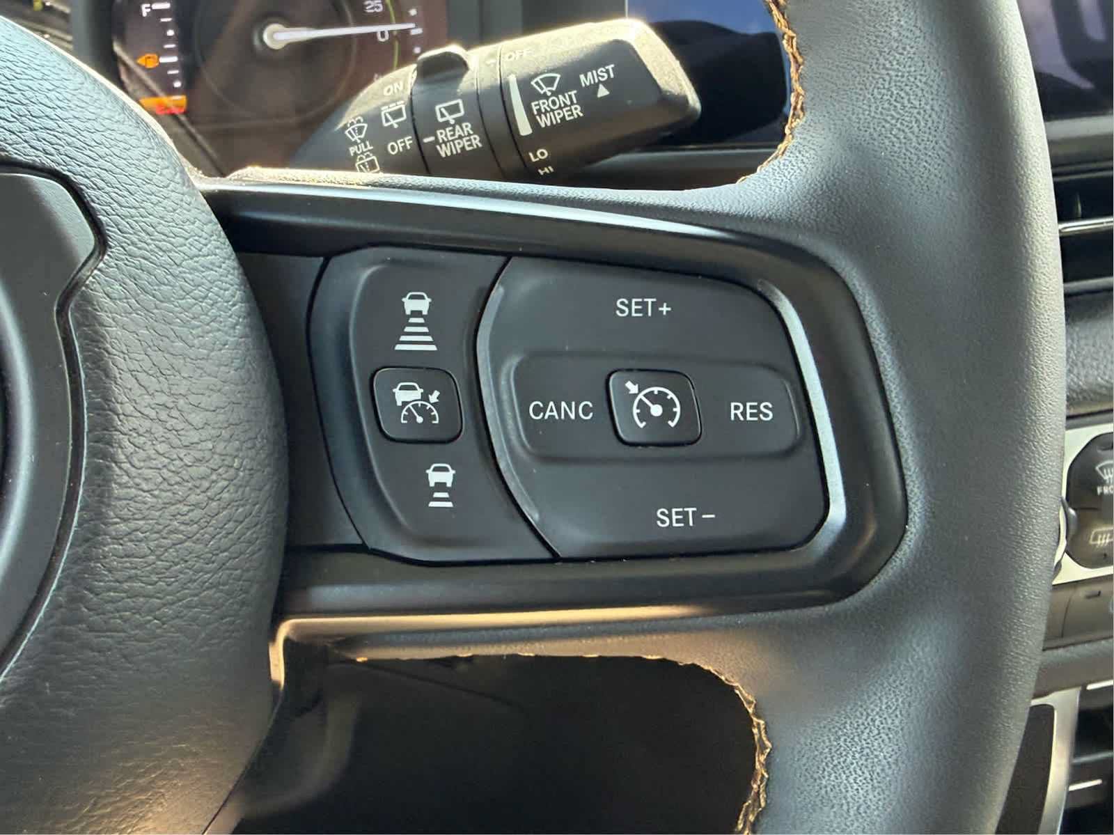 Used 2024 Jeep Wrangler Unlimited w/ Convenience Group AWD/4WD image 91