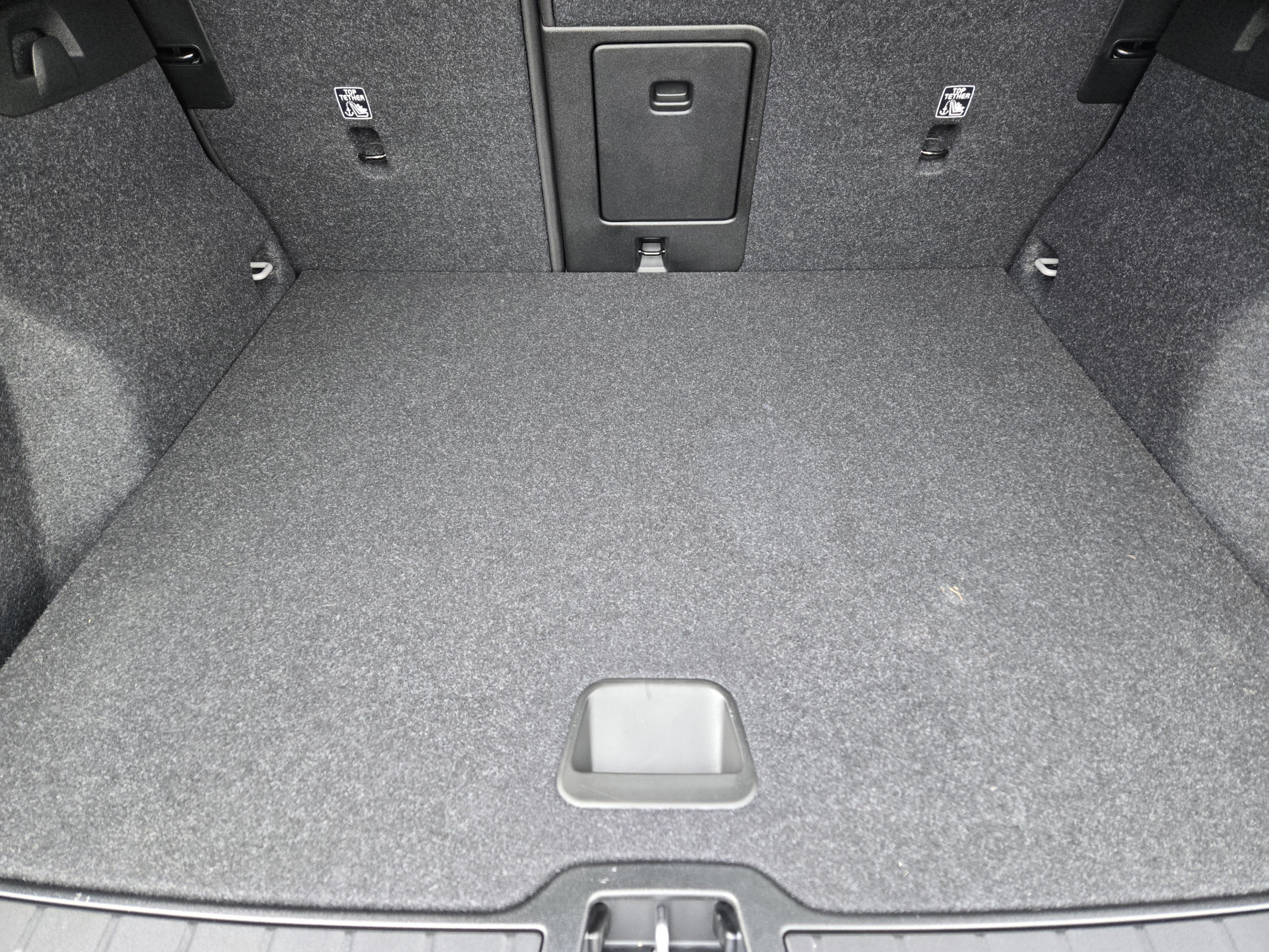 Certified 2026 Volvo XC40 B4 Core w/ Climate Package FWD image 32
