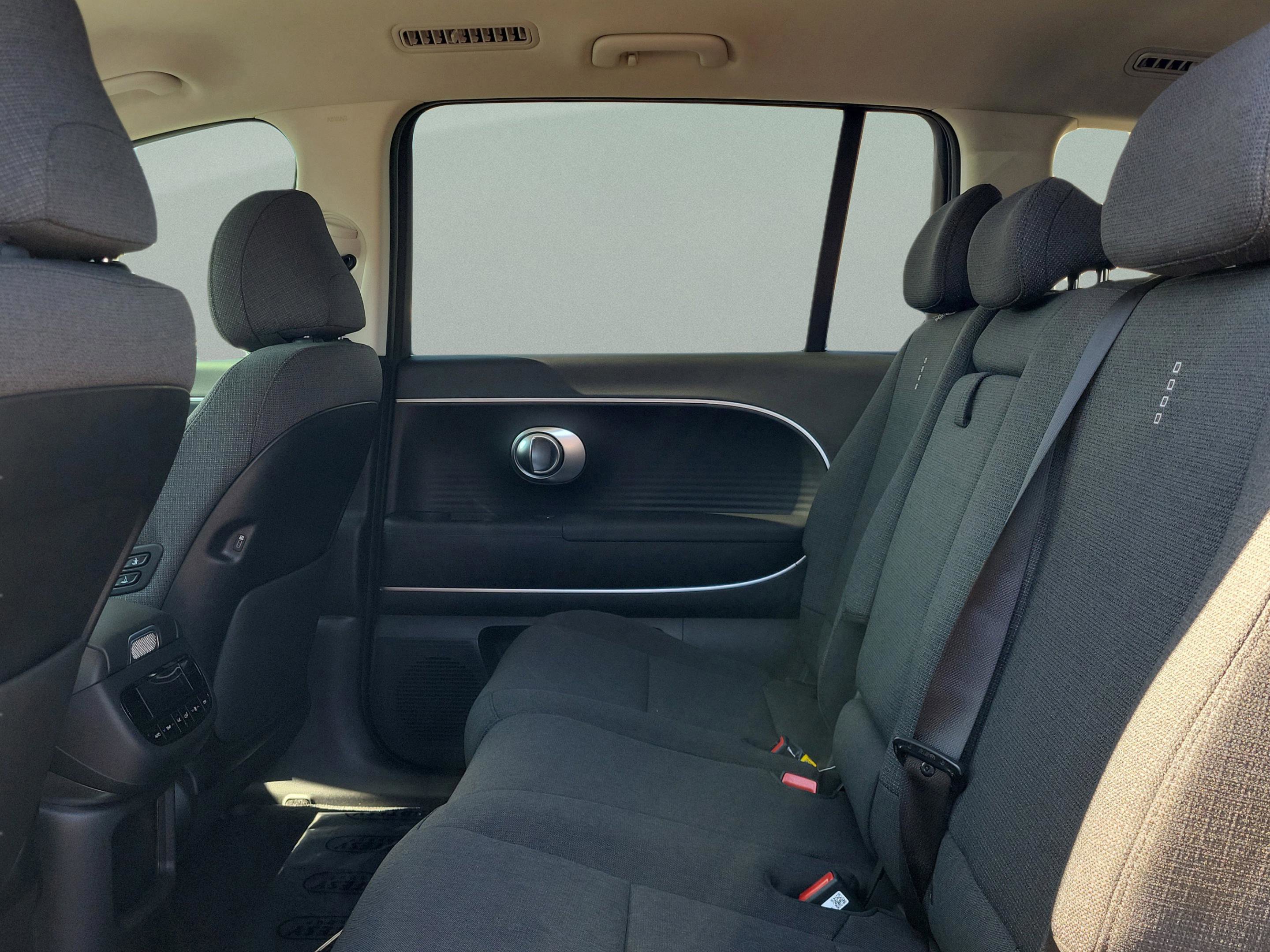 New 2026 Hyundai Ioniq 9 SE image 13