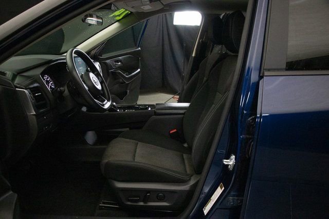 Used 2024 Nissan Rogue SV image 25