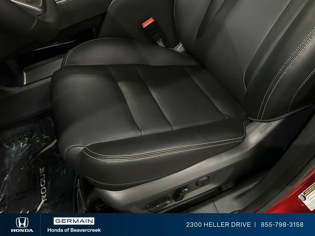 Used 2025 Nissan Rogue SL AWD/4WD image 19