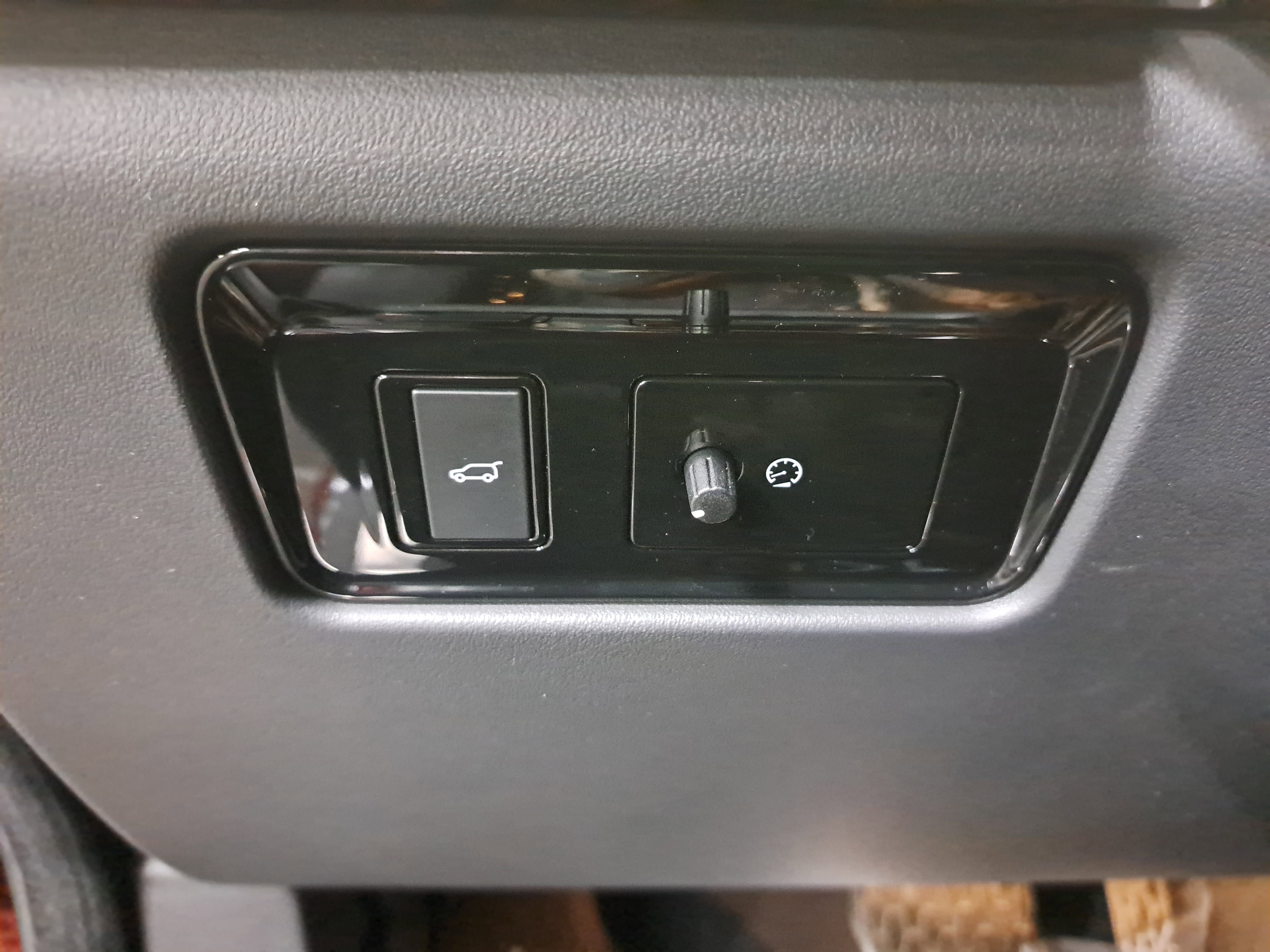 Used 2018 Jaguar F-PACE Prestige image 27