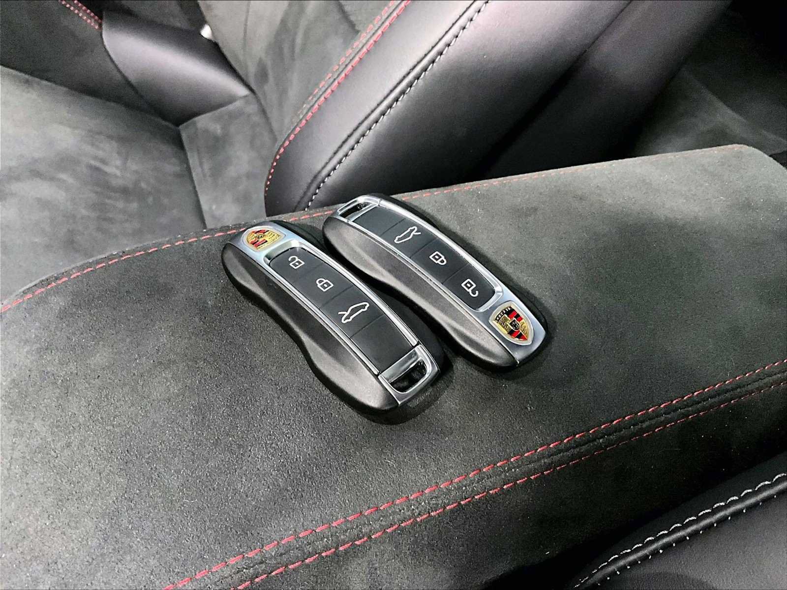 Used 2026 Porsche 911 Carrera 4 GTS AWD/4WD image 37