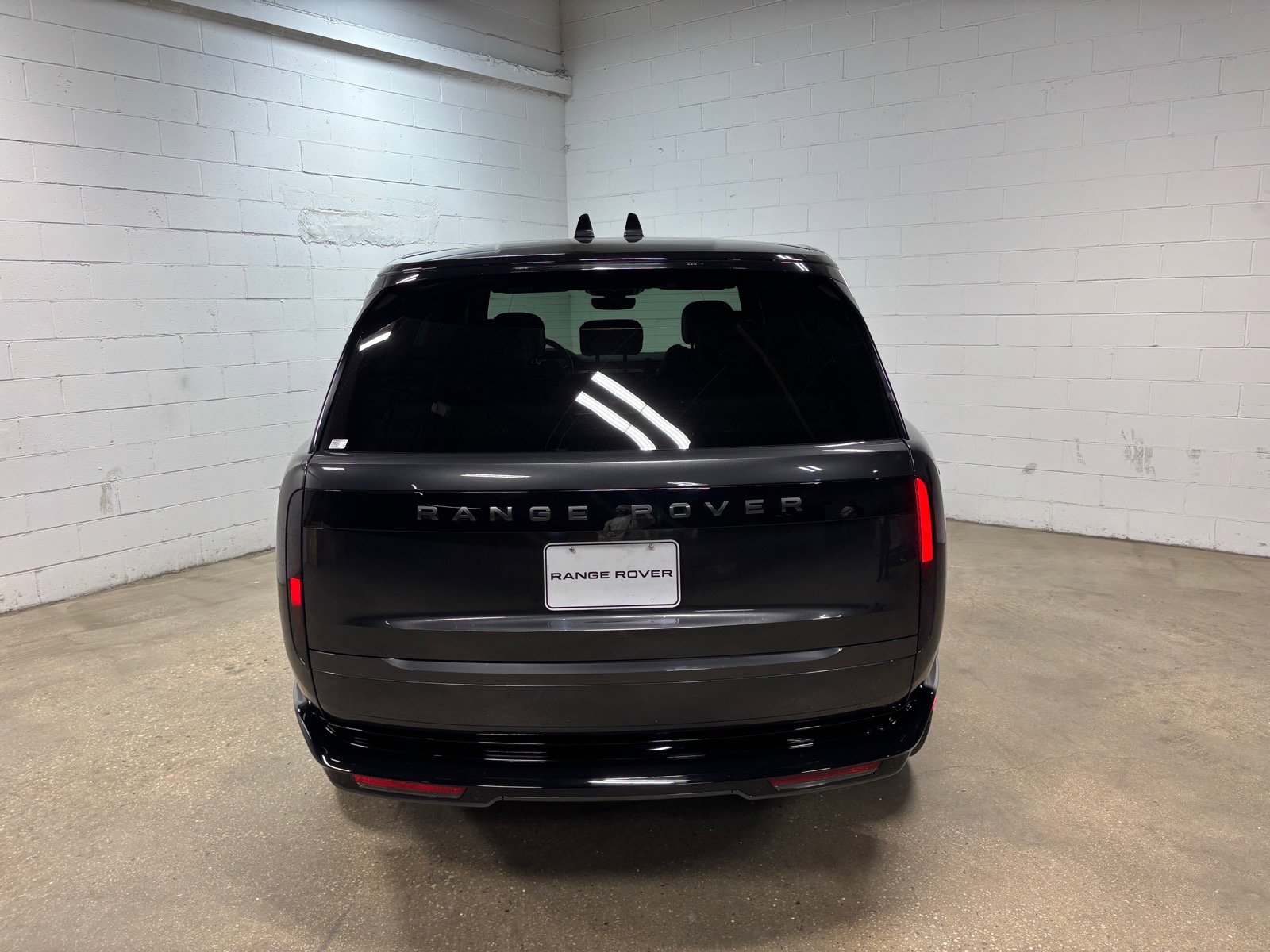 Used 2025 Land Rover Range Rover SE AWD/4WD image 8