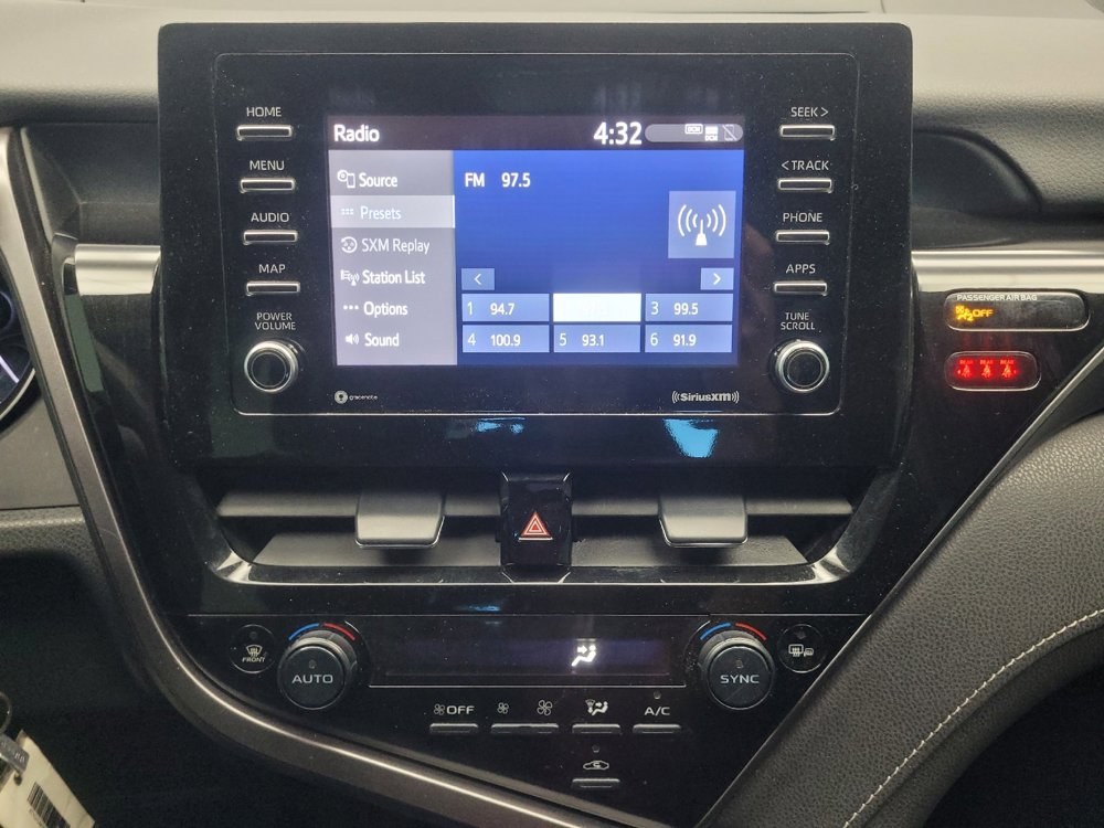 Used 2022 Toyota Camry SE image 25