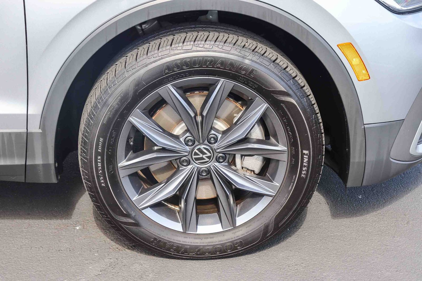 Used 2024 Volkswagen Tiguan SE FWD image 11