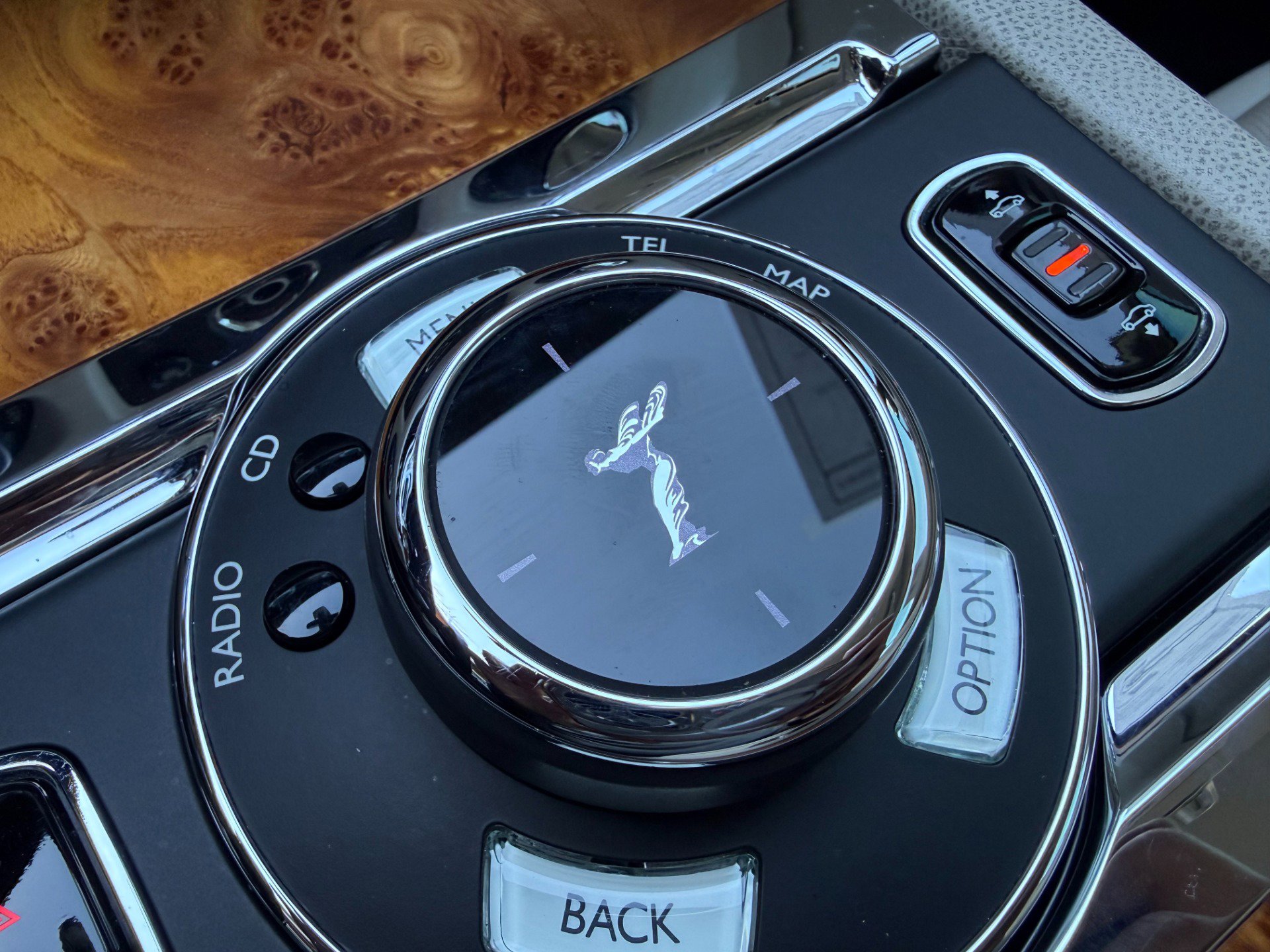 Used 2014 Rolls-Royce Wraith image 32