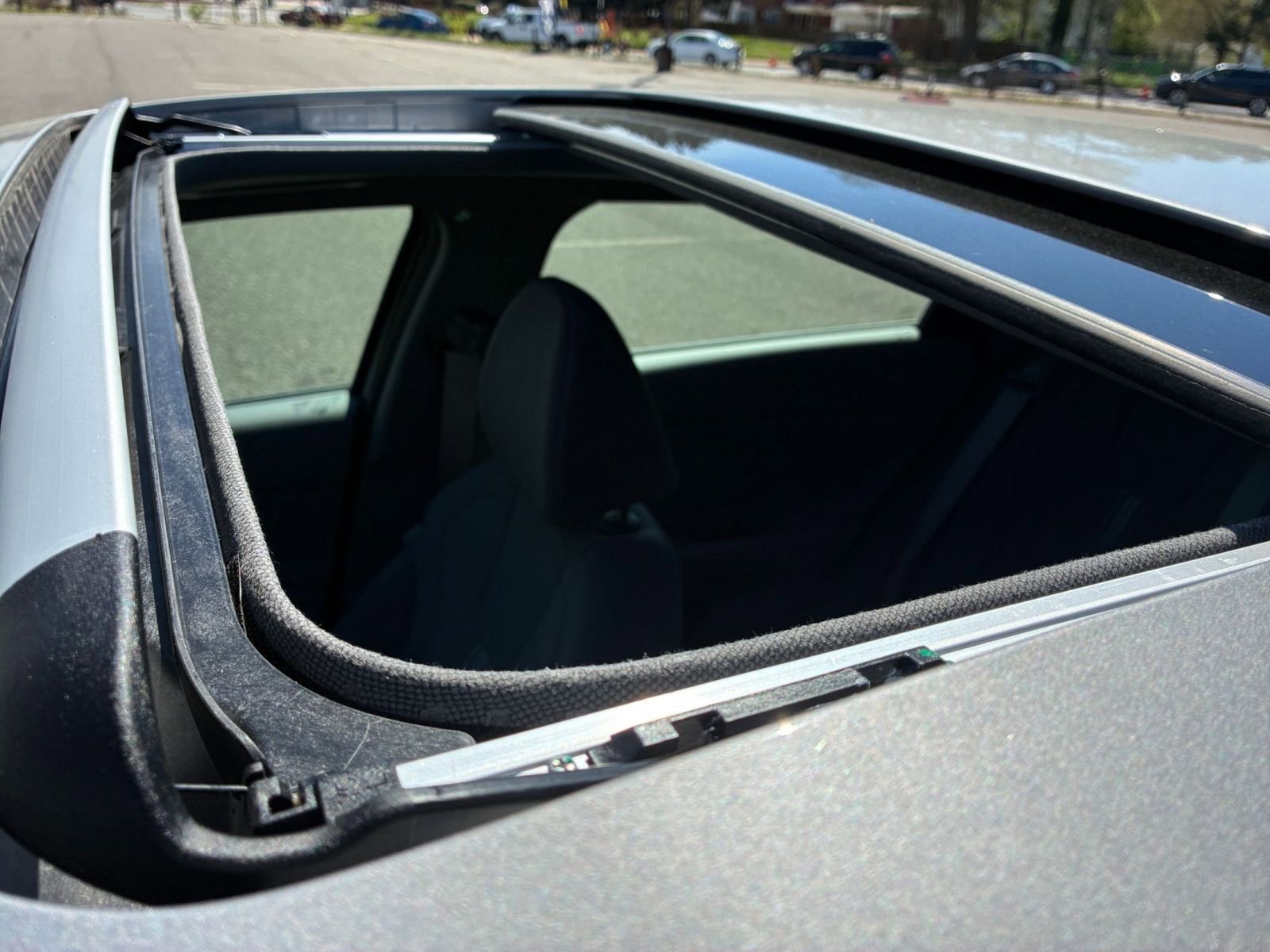 Used 2025 Hyundai Elantra SEL FWD image 31