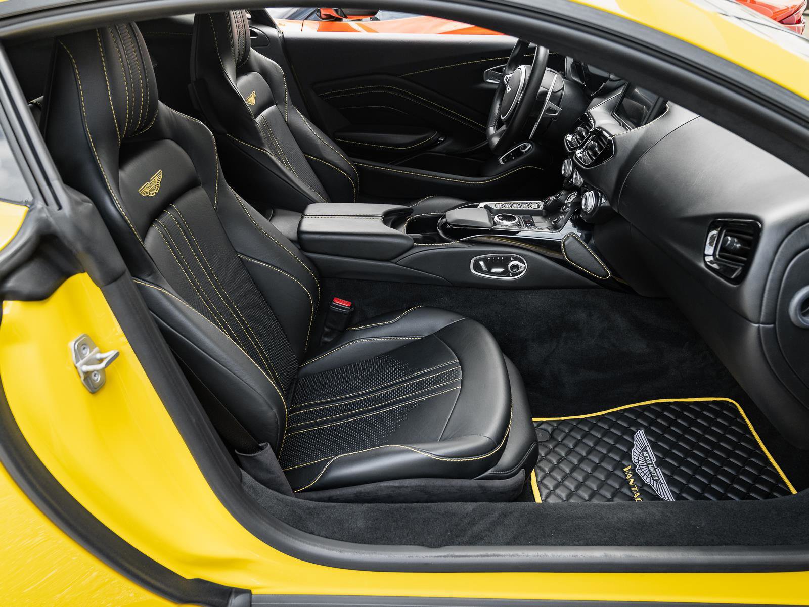 Used 2020 Aston Martin V8 Vantage Coupe image 18