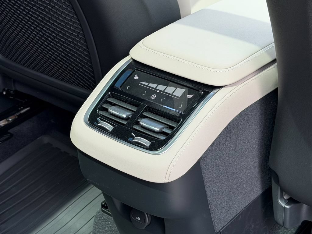 New 2026 Volvo XC90 B6 Plus AWD/4WD image 12