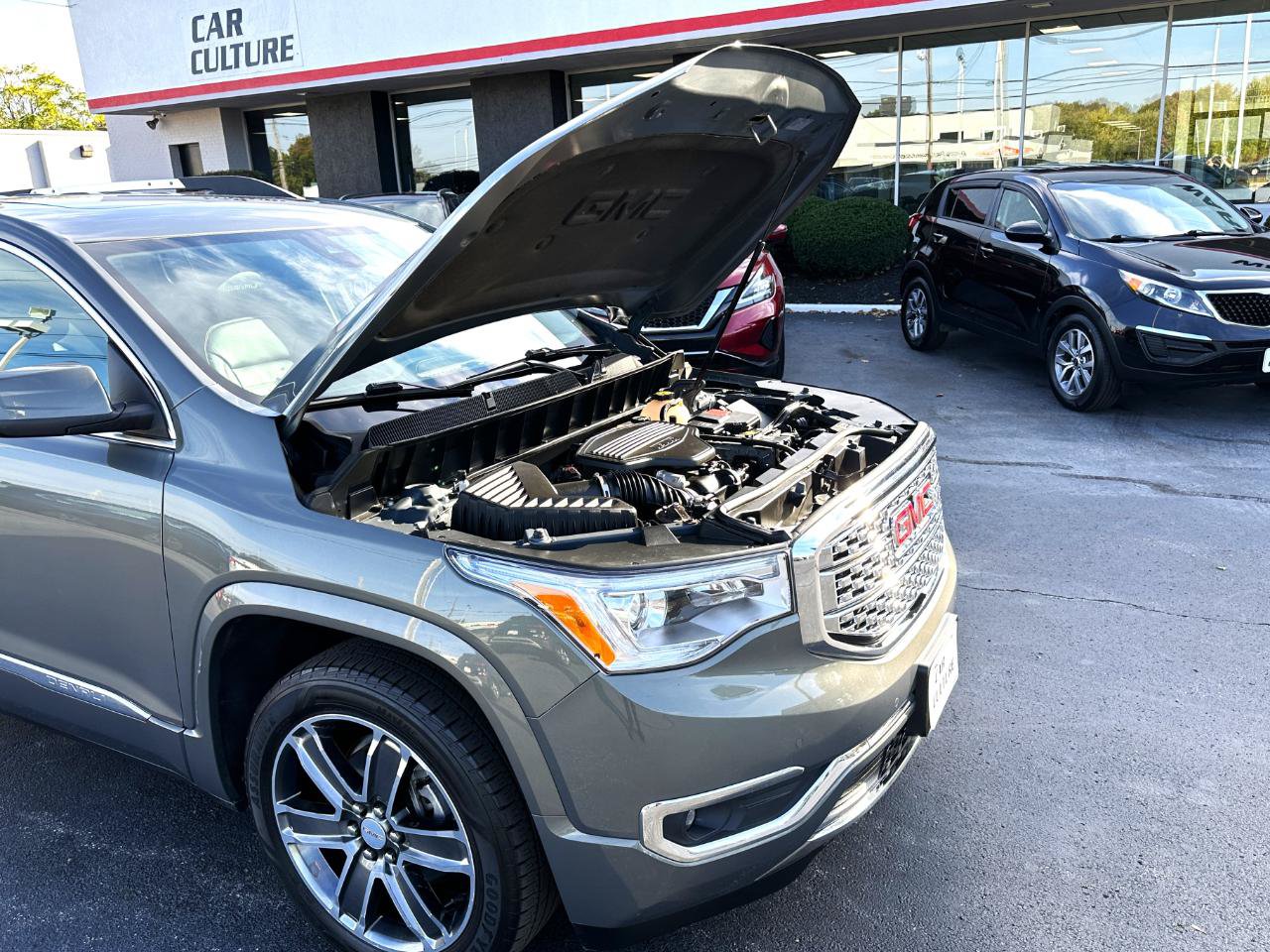Used 2018 GMC Acadia Denali w/ Technology Package AWD/4WD image 19