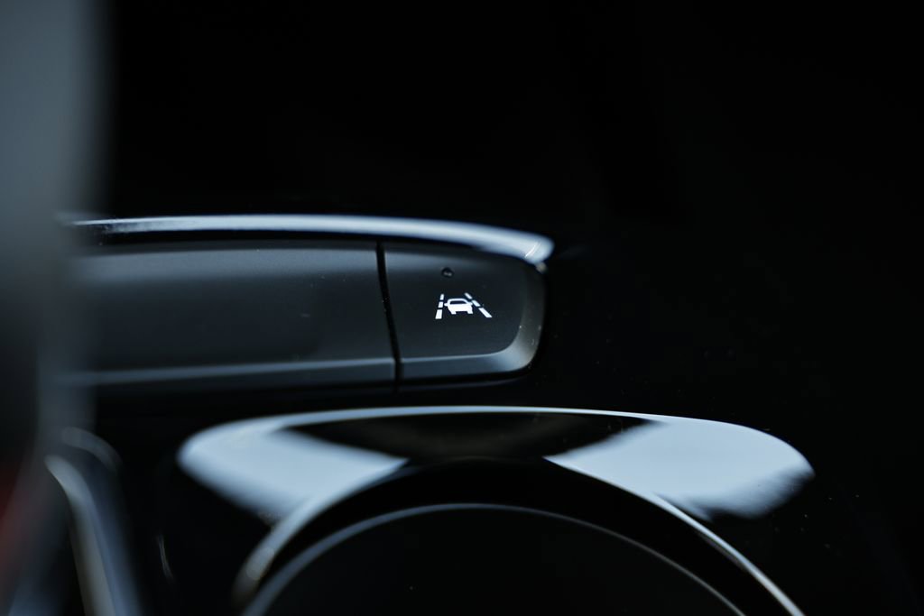 Used 2025 Chevrolet Trax RS w/ Sunroof Package FWD image 38