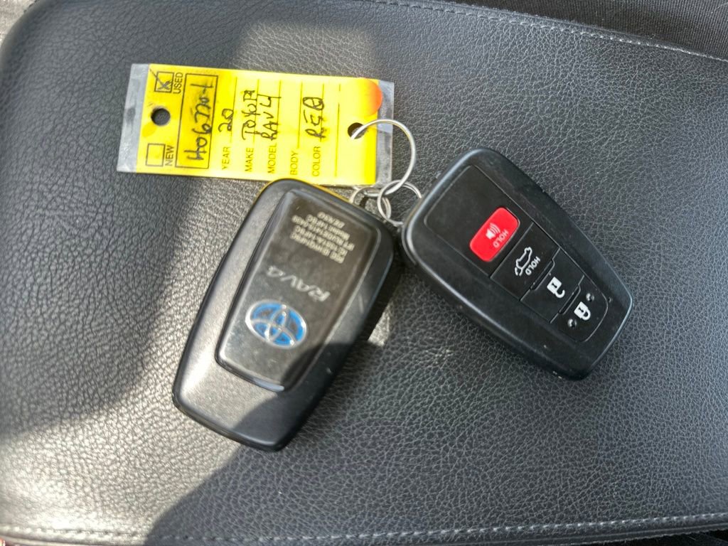 Used 2020 Toyota RAV4 XLE w/ Convenience Package image 20