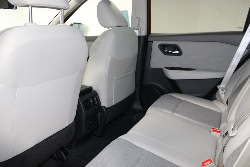 Used 2023 Nissan Rogue SV AWD/4WD image 23