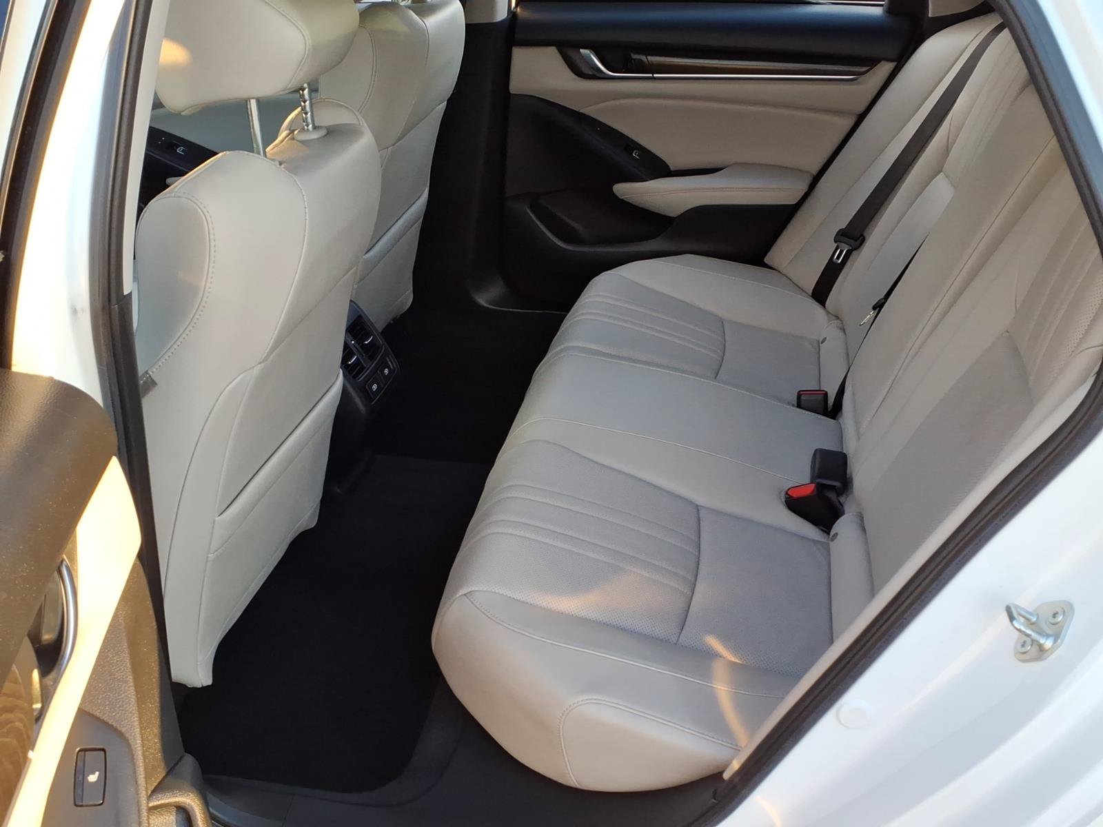Used 2022 Honda Accord Touring image 9