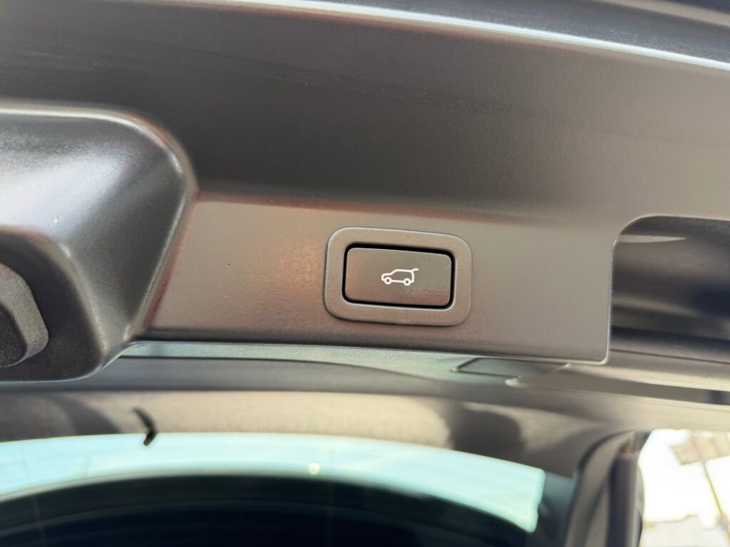 Used 2022 Jaguar F-PACE S image 28