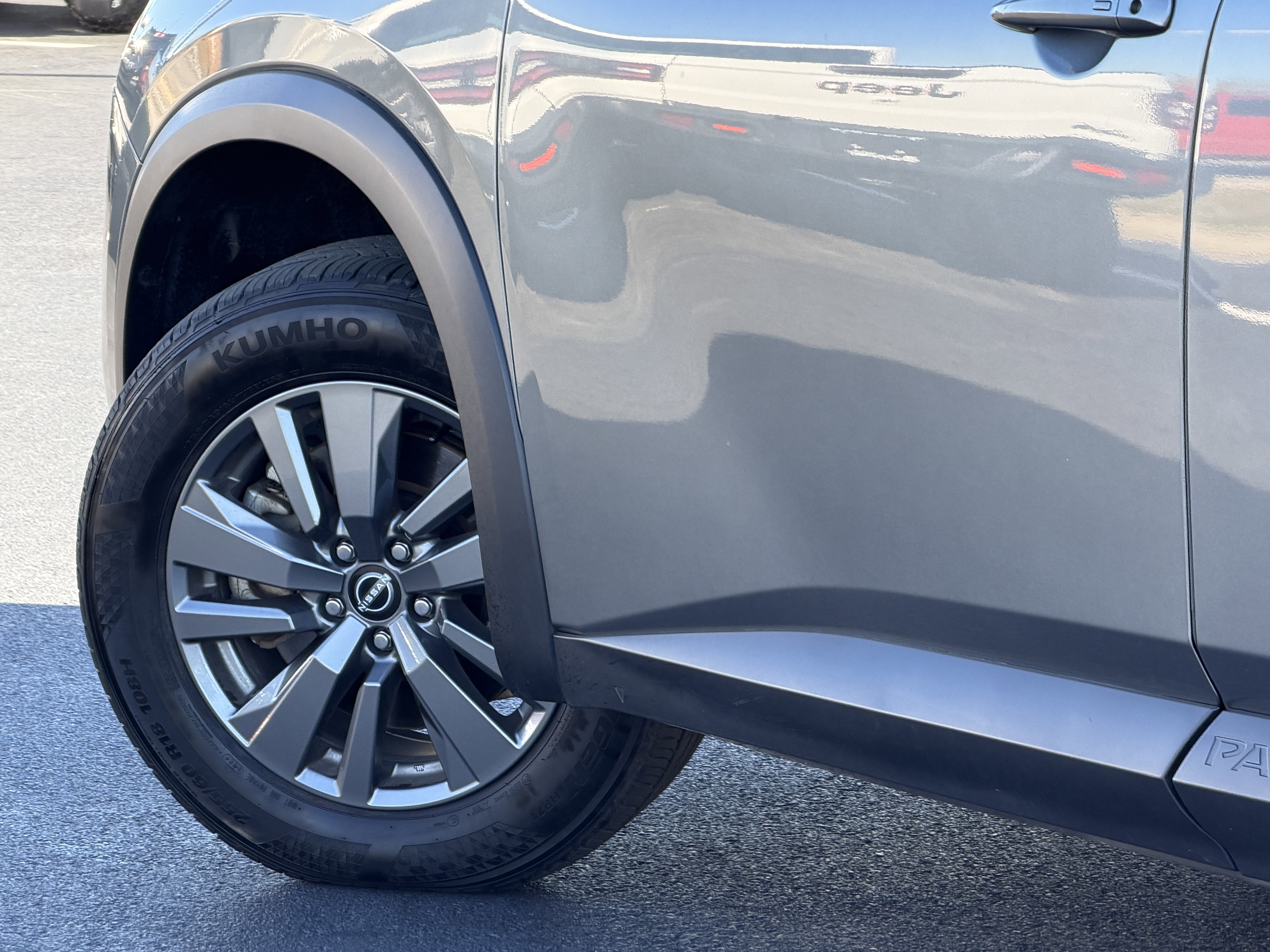 Used 2025 Nissan Pathfinder SV image 7