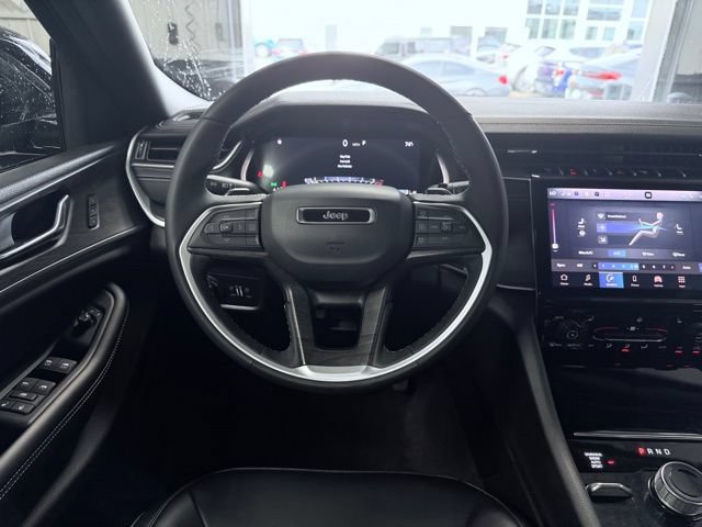 Used 2025 Jeep Grand Cherokee Limited AWD/4WD image 23