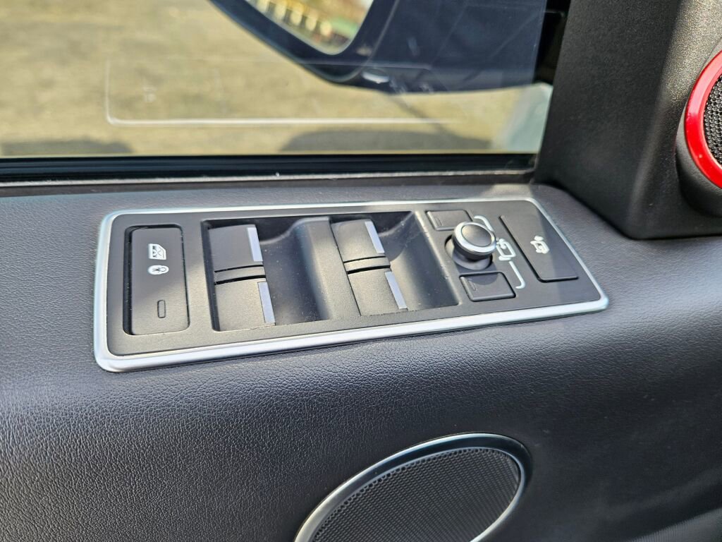 Used 2016 Land Rover Range Rover Supercharged image 16