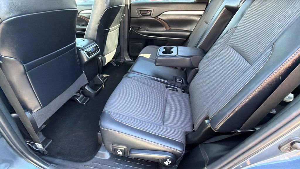 Used 2019 Toyota Highlander Plus AWD/4WD image 16