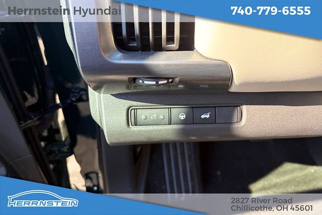 Used 2024 Nissan Pathfinder SL w/ Black Appearance Package AWD/4WD image 17