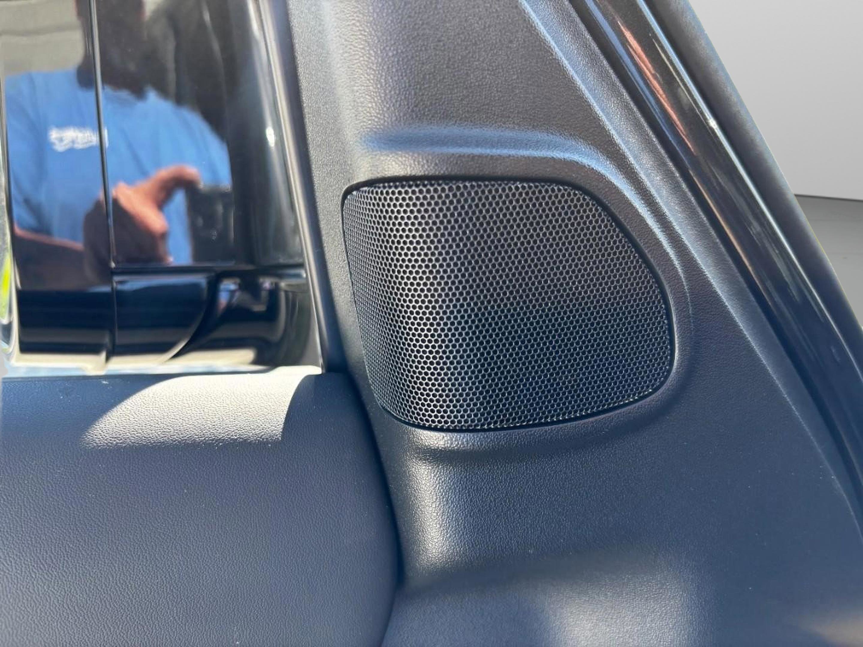 New 2025 Land Rover Defender 110 V8 image 34