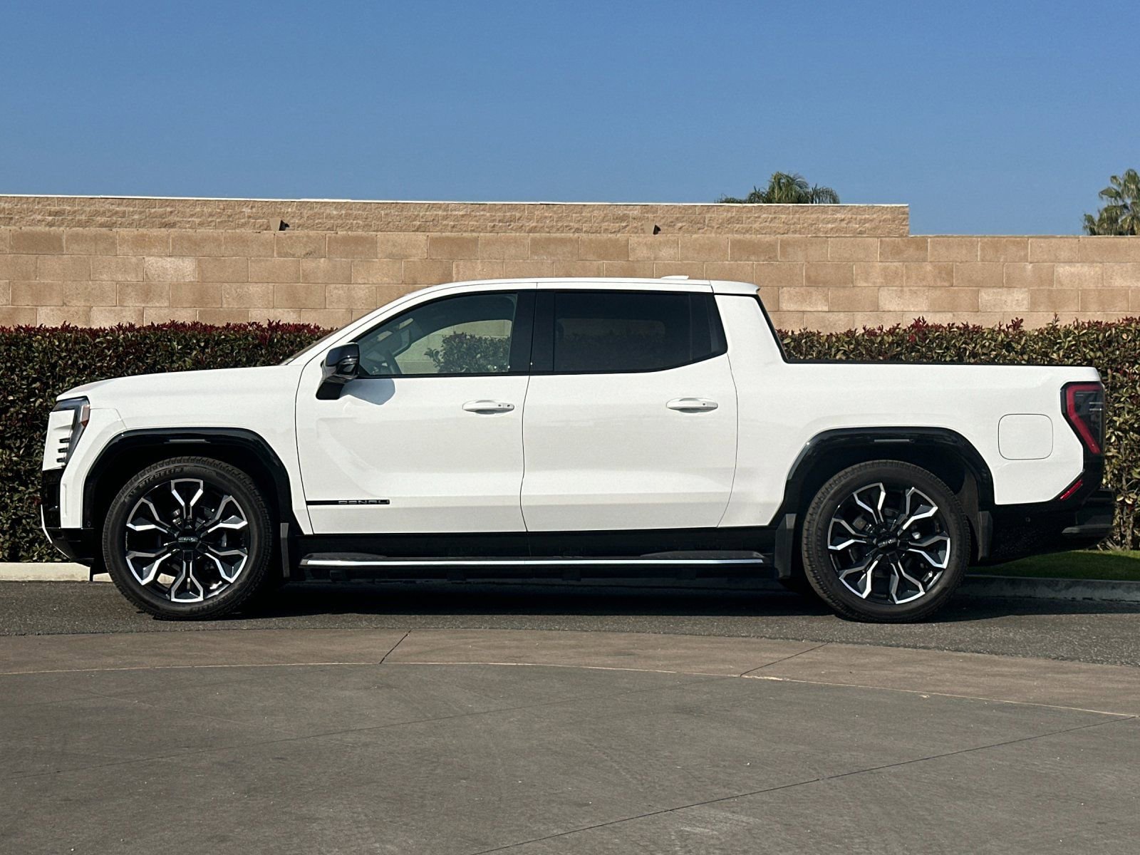 New 2025 GMC Sierra EV Denali image 7