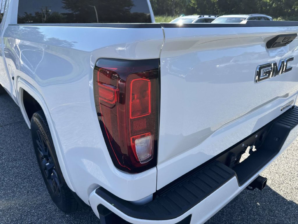 Used 2025 GMC Sierra 1500 Elevation AWD/4WD image 8