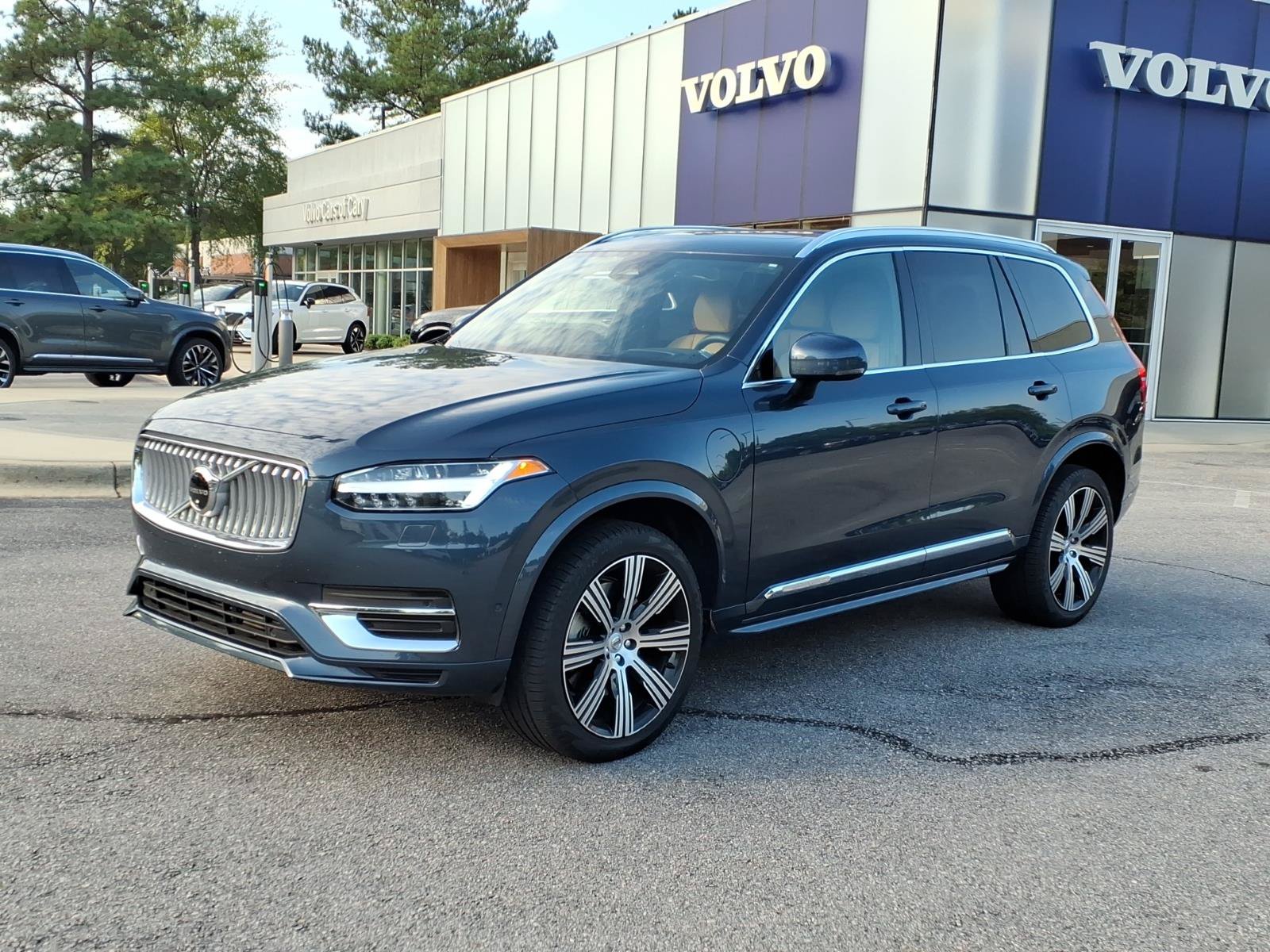 Certified 2024 Volvo XC90 T8 Ultimate w/ Protection Package Premier AWD/4WD image 9