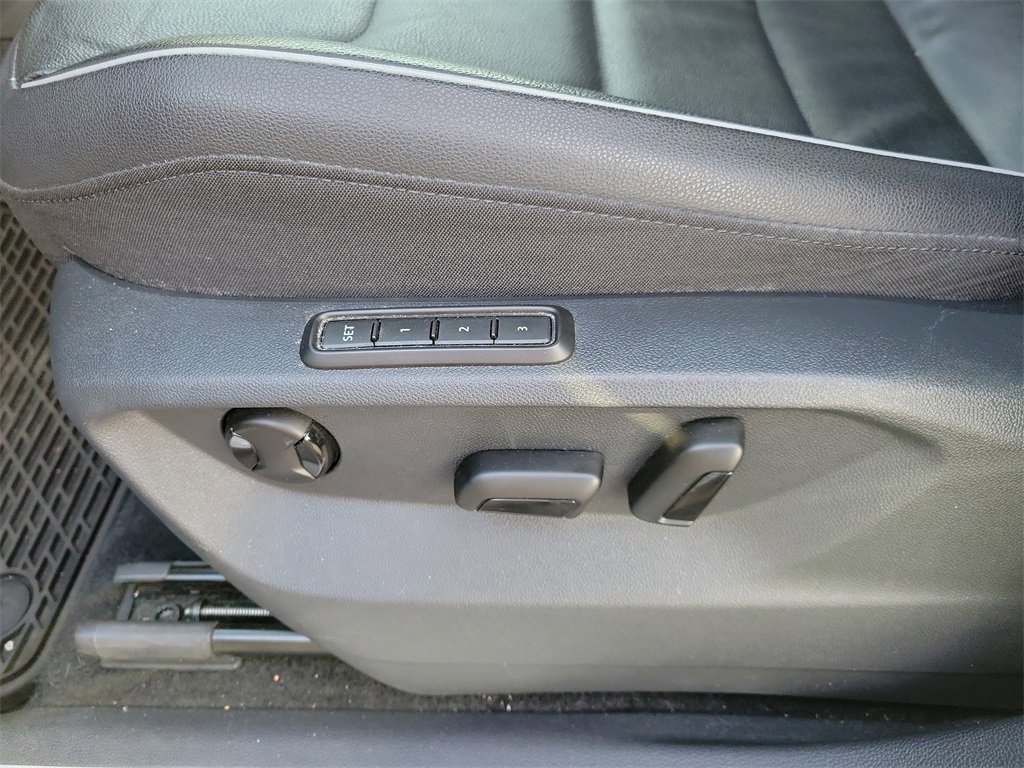 Used 2020 Volkswagen Tiguan SEL Premium R-Line w/ 3rd Row Seat Package image 29