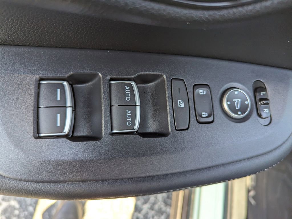 Used 2023 Honda HR-V EX-L image 15