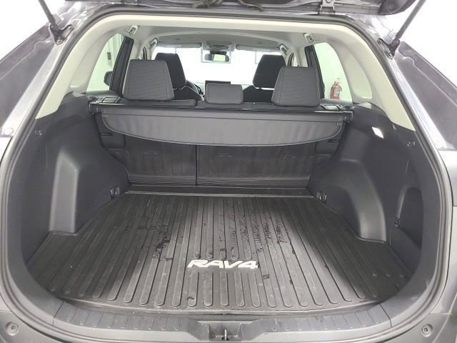 Used 2024 Toyota RAV4 LE AWD/4WD image 33