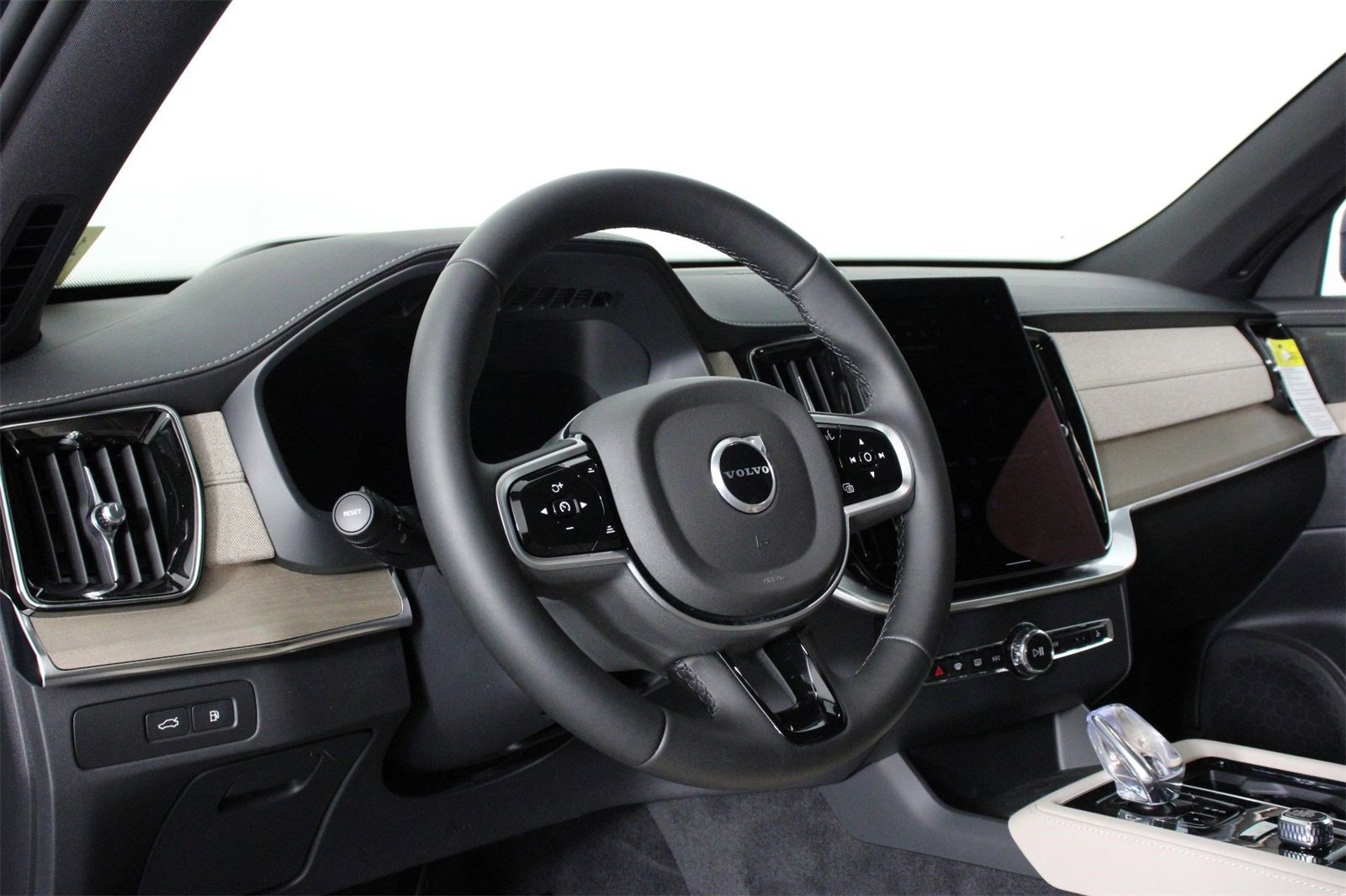New 2026 Volvo XC90 T8 Ultra image 8