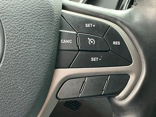 Used 2020 Jeep Grand Cherokee Altitude AWD/4WD image 33