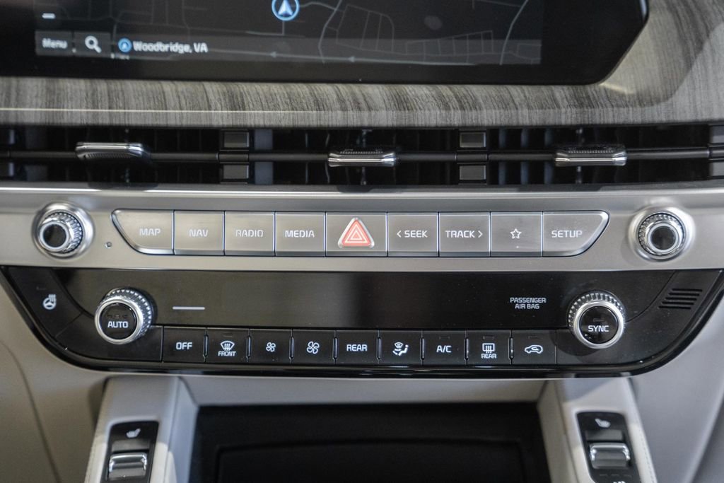 Used 2025 Kia Telluride EX w/ EX Captain's Chair Package AWD/4WD image 22