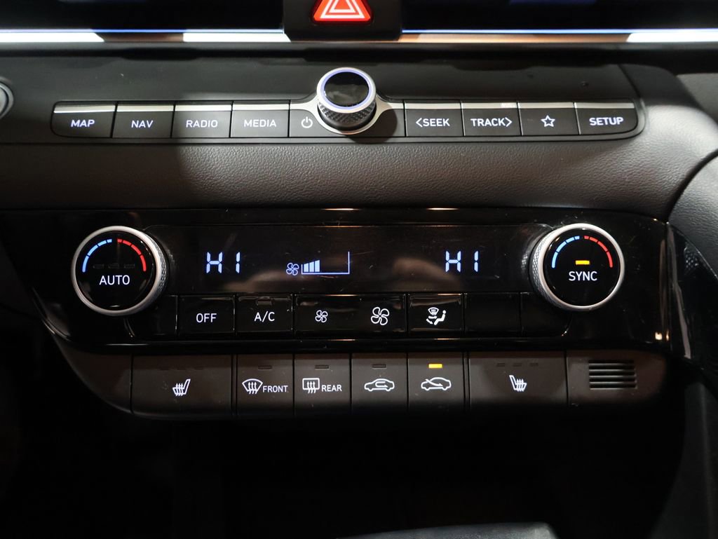 Used 2024 Hyundai Elantra Limited image 31