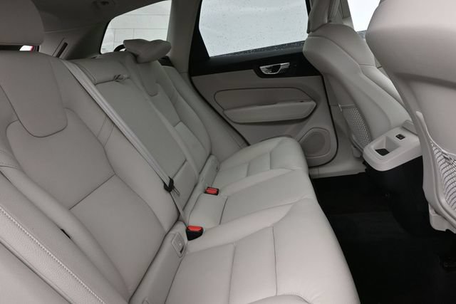 Used 2024 Volvo XC60 B5 Plus AWD/4WD image 31