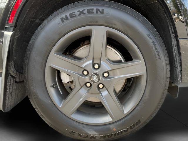 Certified 2023 Land Rover Defender 130 X-Dynamic SE image 12