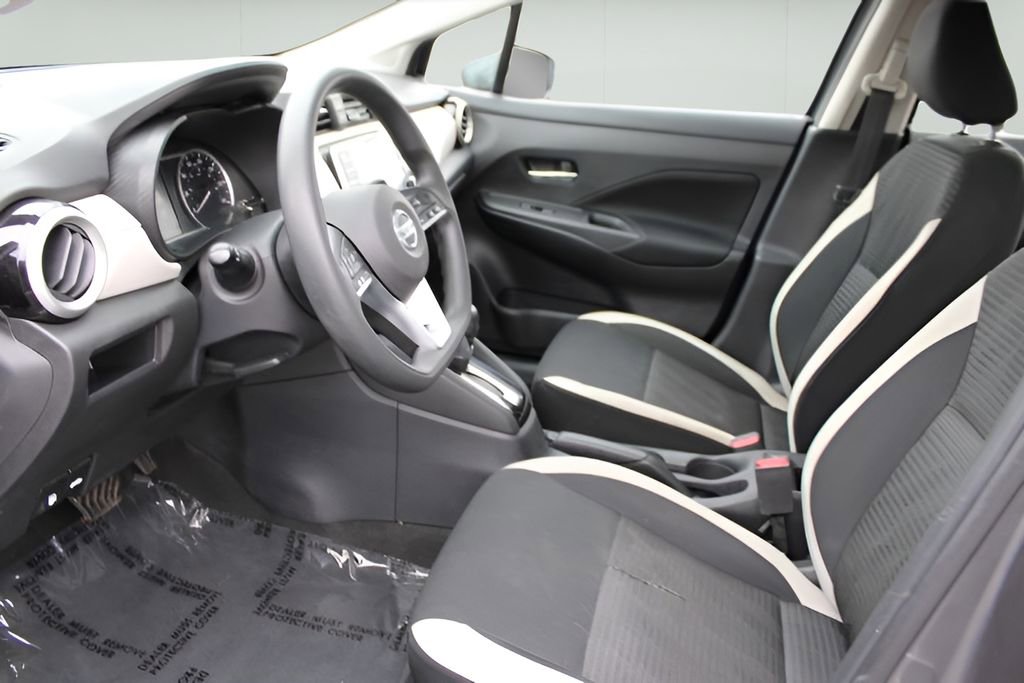 Used 2021 Nissan Versa SV image 7
