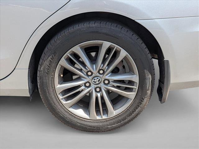 Used 2016 Toyota Camry SE video 3