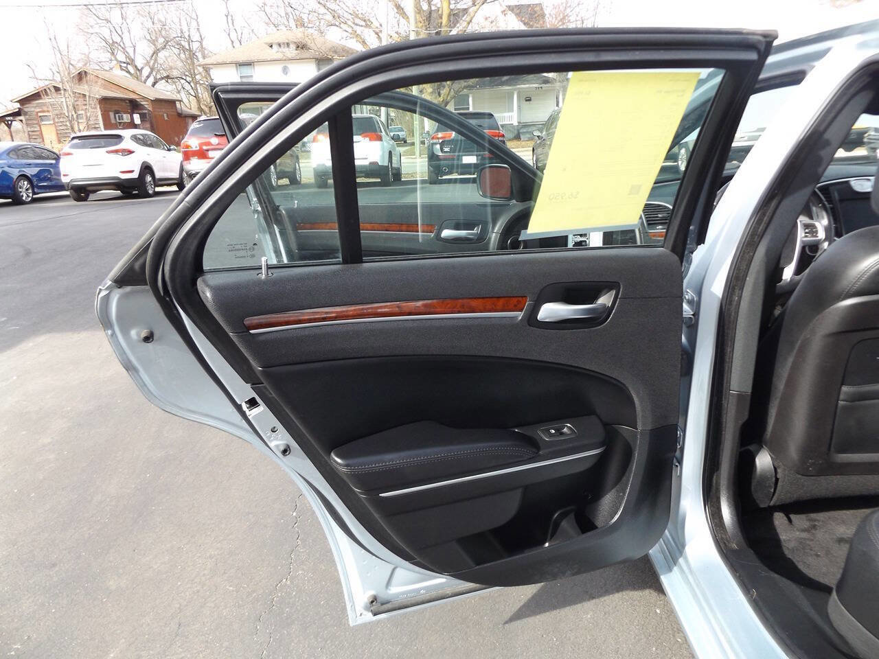 Used 2013 Chrysler 300 w/ Driver Convenience Group image 19